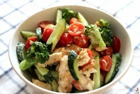 Салат с брокколи курицей и огурцами