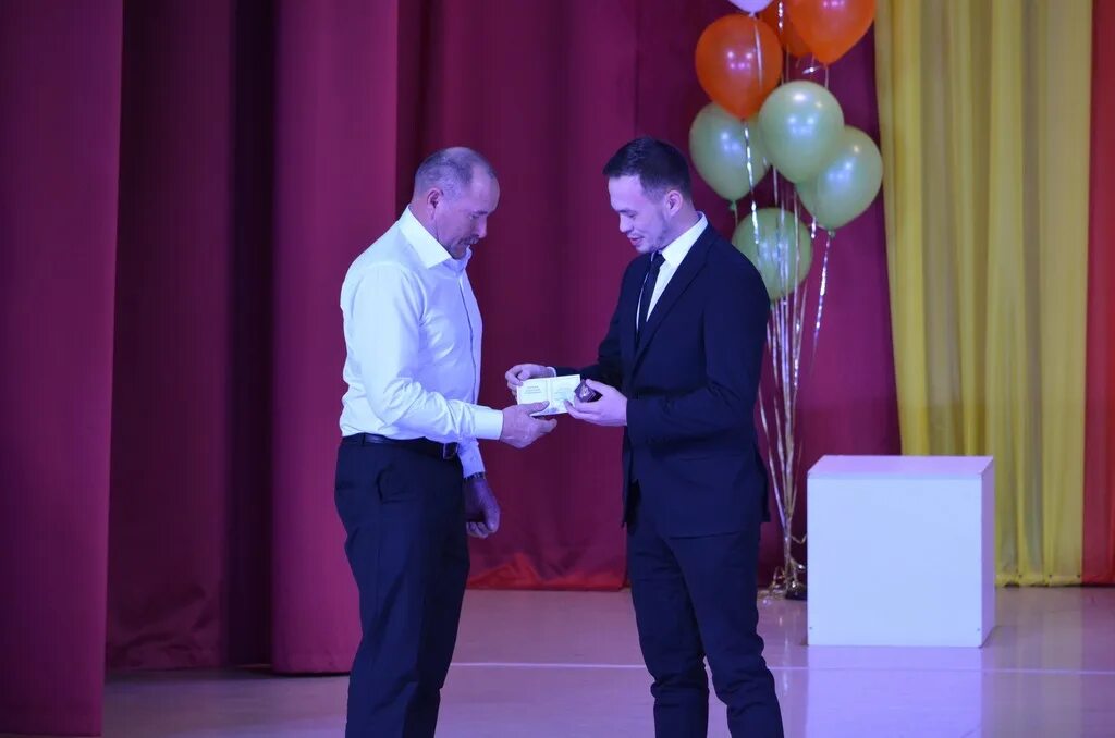 Открытки с днём рождения 19. 100 летие ссср. Рисунок на день рождение 2022. День рождения 2022 год. С днём рождения открытки 2022.