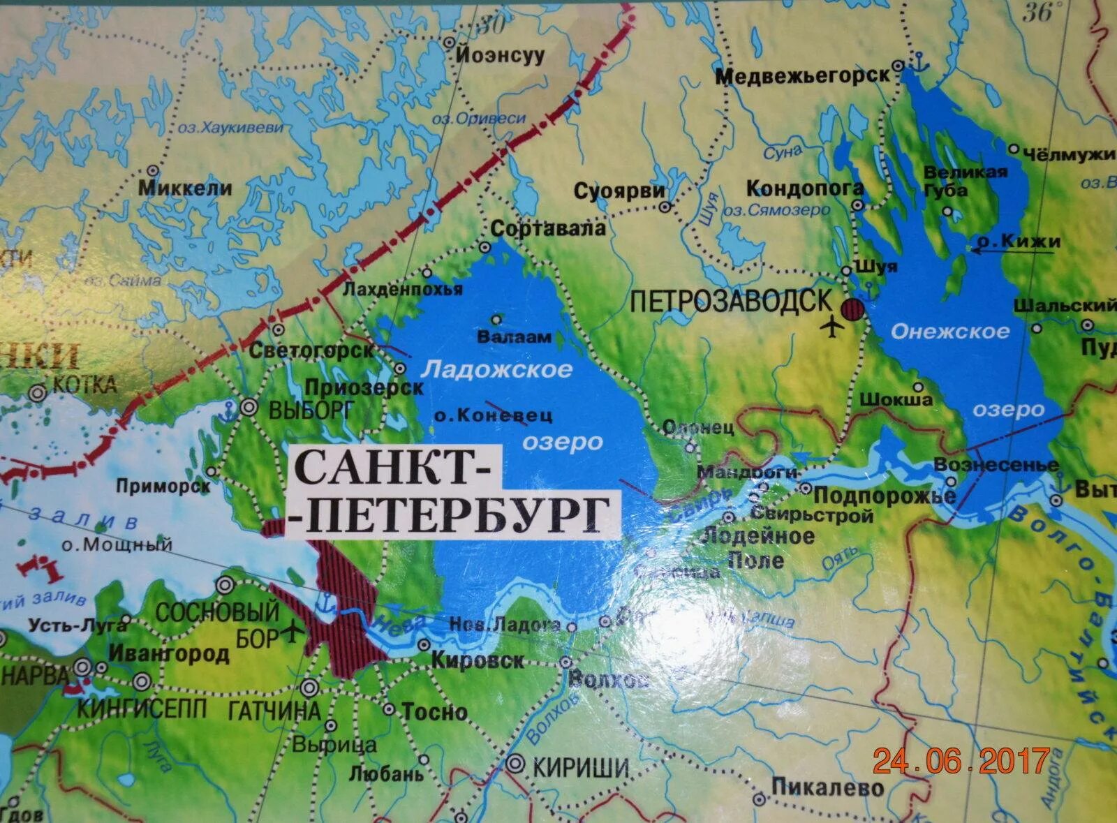 Где находятся озера город. Ладожское озеро местоположение. Валаам на карте Ладожского озера. Лоджскоеозеро на карте. Ладожское озеро на карте России.