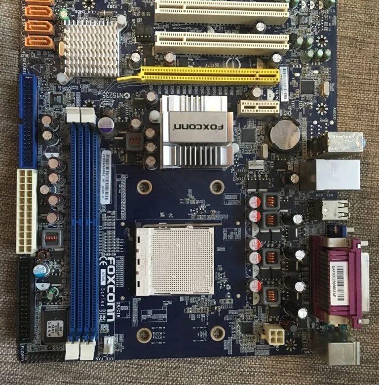 Foxconn n15235. Материнская плата foxconn n15235. foxconn p4m800. n15235 материнская. intel awrdacpi.