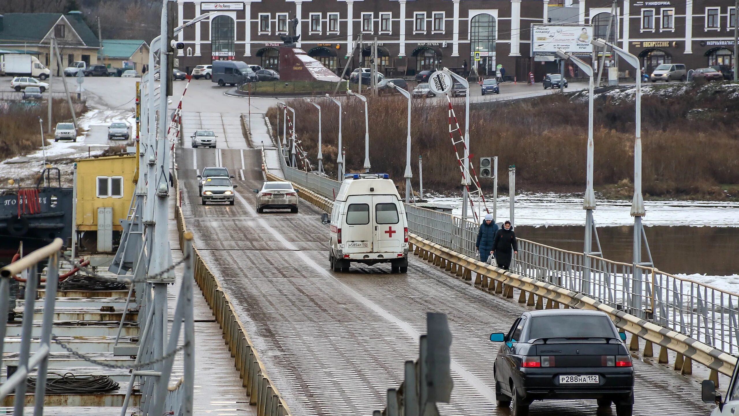 Камера на оку павлово нижегородской области. Понтонный мост Павлово Тумботино. Мост через оку Павлово Тумботино. Мост в Павлово на Тумботино. Понтонный мост Павлово Тумботино 2022.