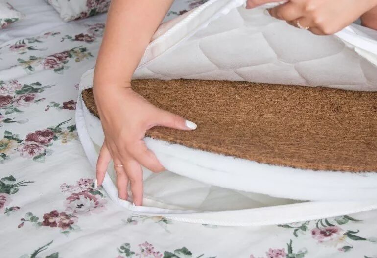 Матрас холкон 5 см. Что такое холкон в матрасе. Hollcon (холкон). Материал холкон. Материал холкон для матраса что это.