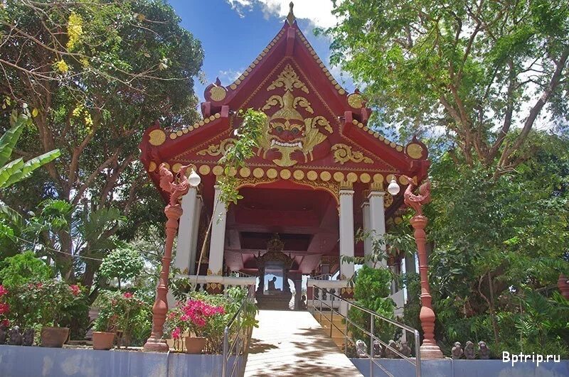 Храм с сидящим монахом на самуи. Монах самуи. Храм мумифицированного монаха самуи. Остров ко самуи храм ват кунарам. Монах самуи.