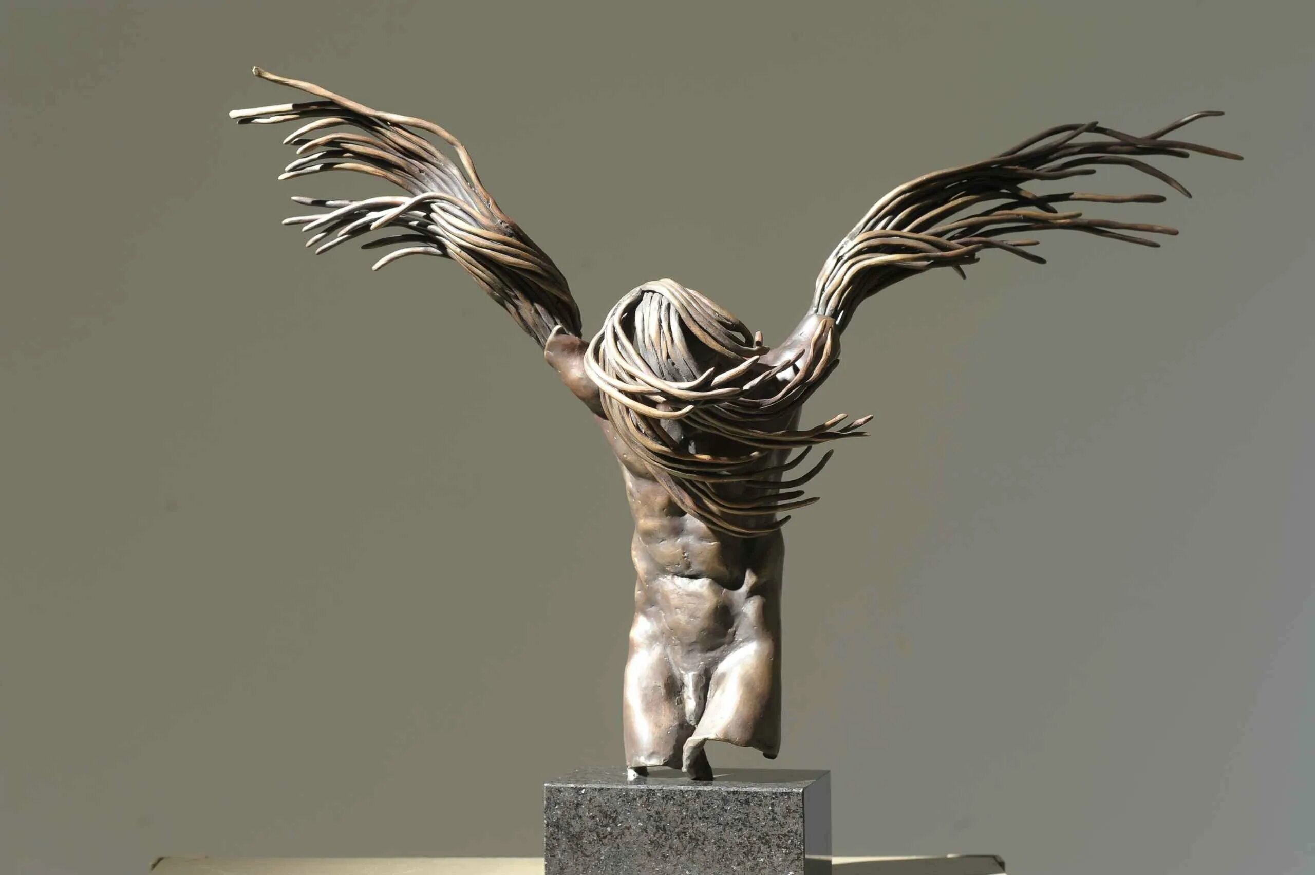 Огюст роден скульптуры мыс. Скульптура на мамаевом кургане родина-мать. Дискобол автор мирон. Скульптура с автором. Статуя автор.