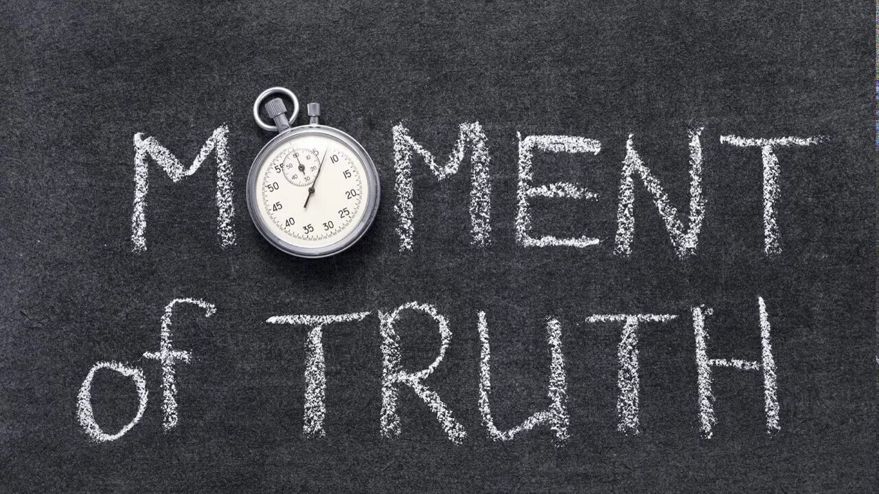 Счастливая жизнь с надписями. You don’t realize the value of a moment until it becomes a memory. Moment of truth картинка. Value of the moment. Because время.