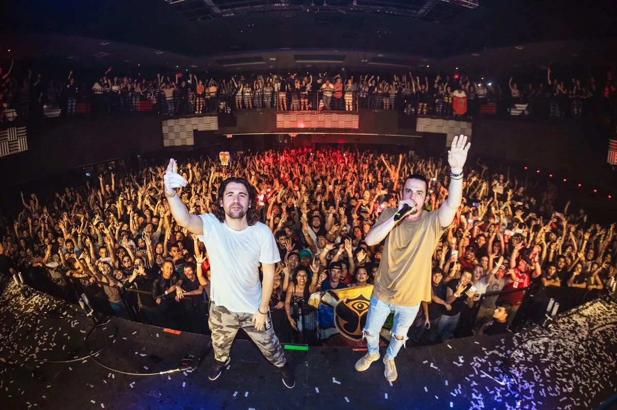 Dmitri vegas like mike. Dimitri vegas &amp; like mike. dimitri vegas &amp; like mike фото. ummet ozcan фото. bella poarch dimitri vegas like mike.