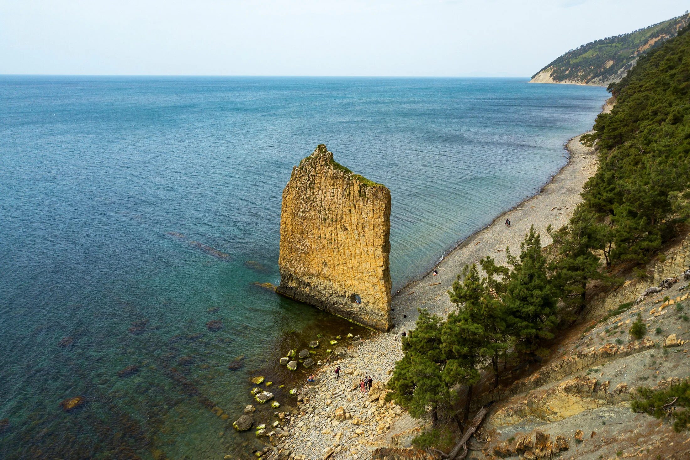 Пляж скала парус прасковеевка. Скала парус в геленджике. Пляж скала парус прасковеевка. Скала парус прасковеевка. Скала парус пляж.