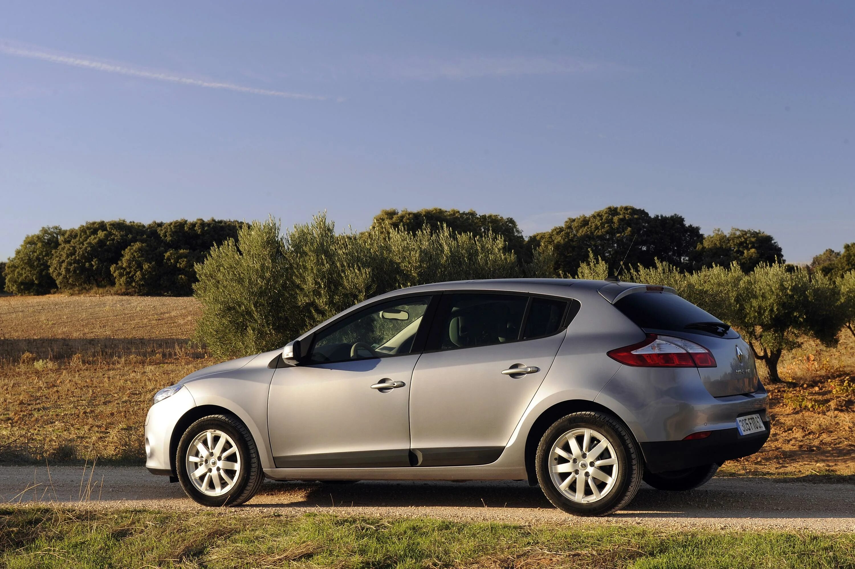 Рено меган год. Renault megane 3. renaul megan 3. renault megane 3 хэтчбек. рено меган хэтчбек 2013 года.
