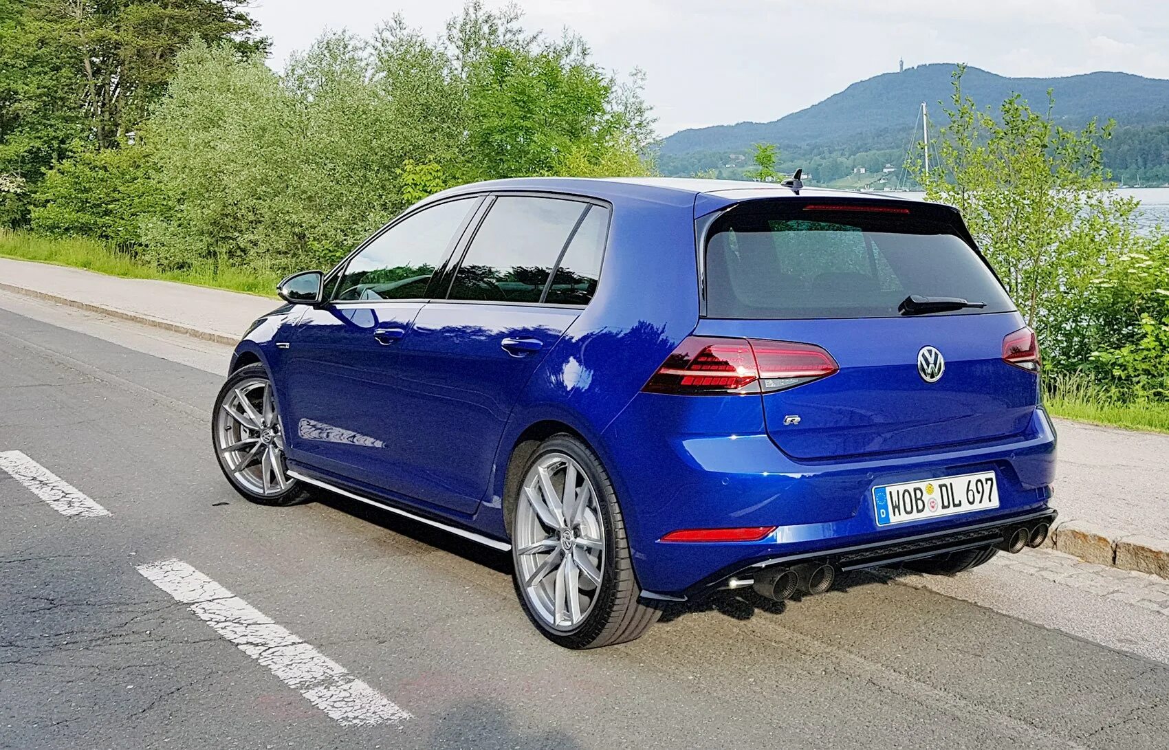 Фольксваген гольф виды. Golf 7 r32. Golf mk7 1.6. Golf 7 r зад. Гольф 2 r.