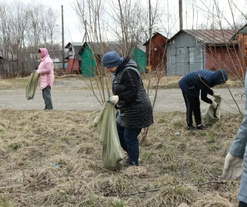 труд жителей. труд жителей. деревня 1990 сенокос. земледелие в деревне. весенний субботник.