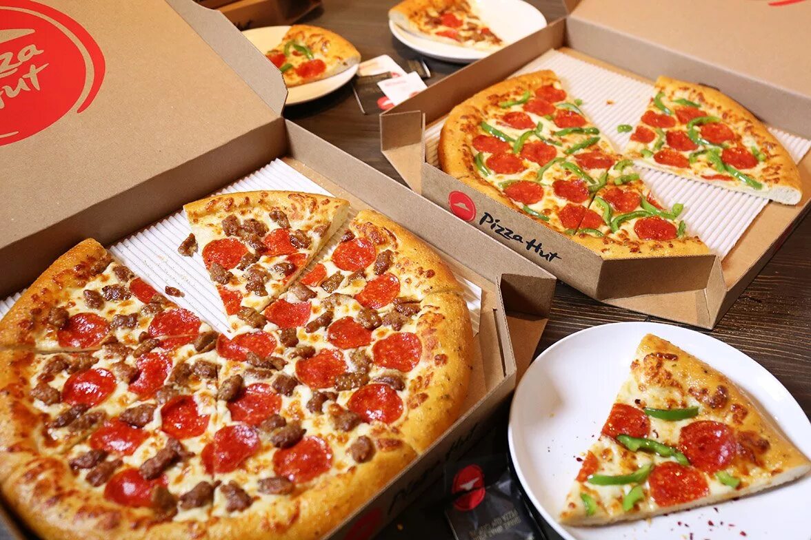 Куча пиццы. Pizza hut ереван. пицца фирмы. много пиццы. пицца хат европейская.