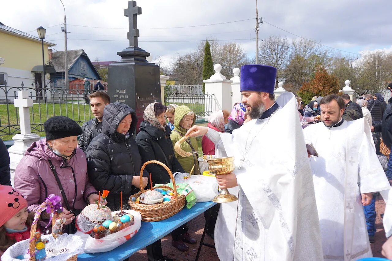 Можно ли с месячными освящать куличи