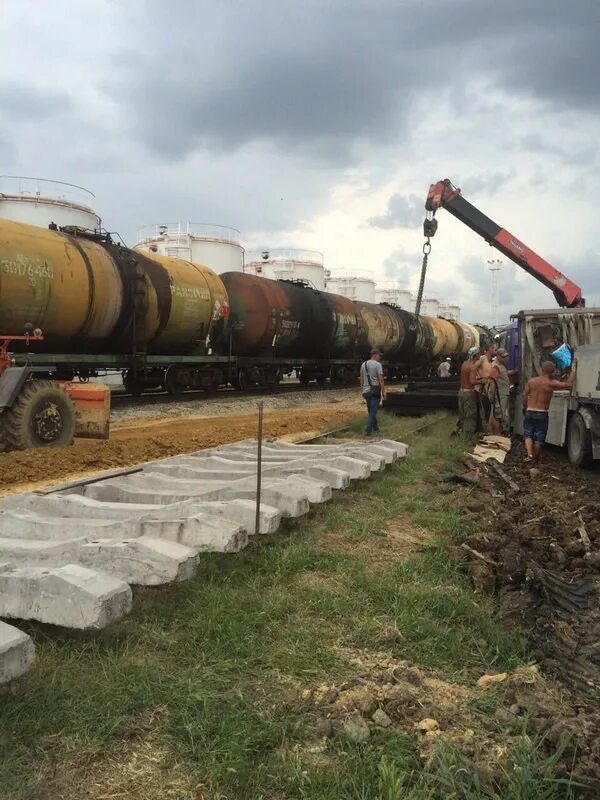 Славянск нефтебаза. Подъездные пути промышленных предприятий. подъездные пути в строительстве. славянск эко завод. сцб оск-спецстрой.