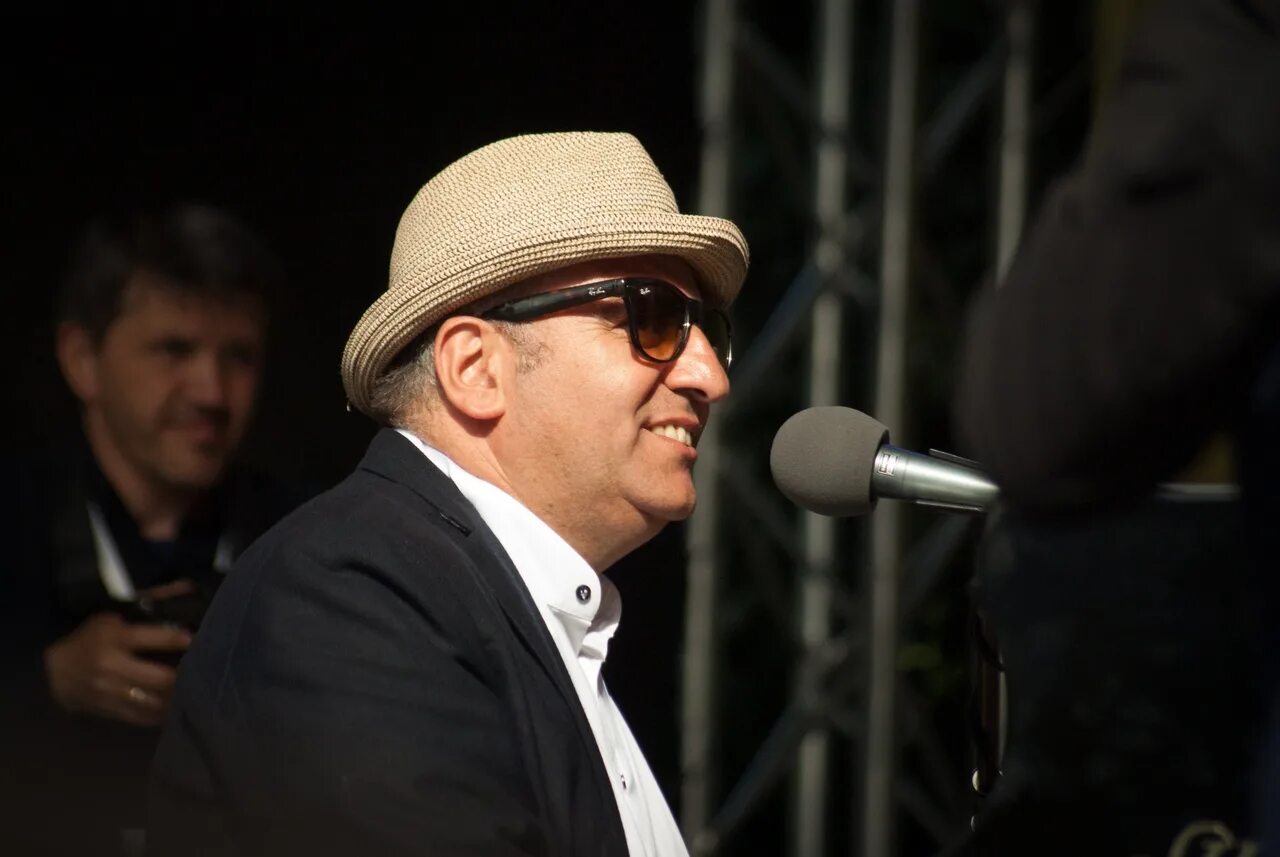 Армянский джазовые коллективы. Армяне джаз. Джазмены армении. Малхаз ереван джаз. Армяне джаз.