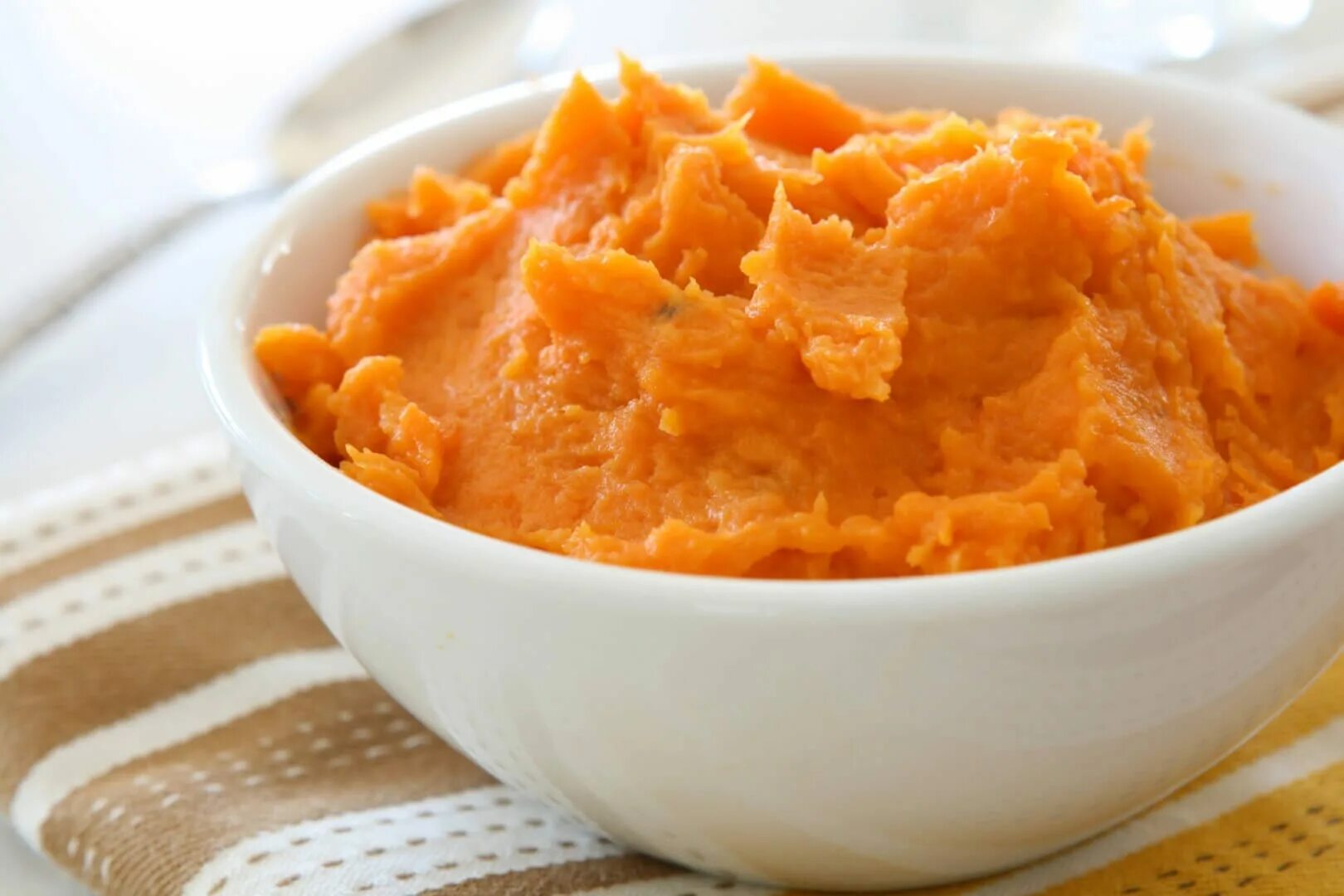Пюре из тыквы быстро. Морковно картофельное пюре. Пюре из моркови. Картофельно тыквенное пюре. Пюре из моркови и картофеля.