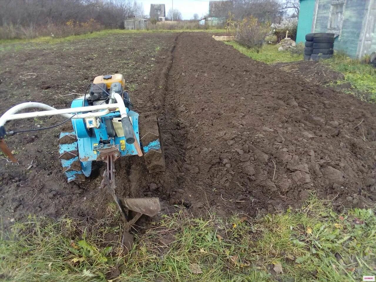 Пашу мотоблоком с фрезами видео