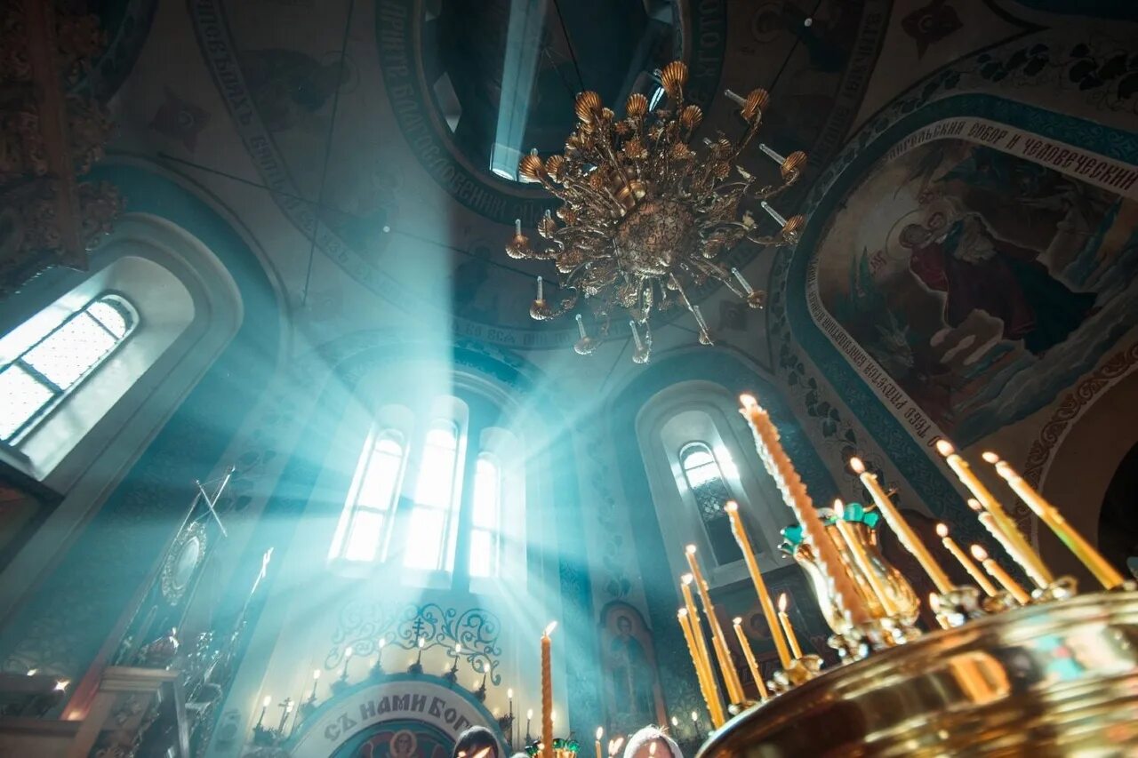 Как он в церкви. Храм внутри. чудо в храме. чудеса в церкви. православный храм внутри.