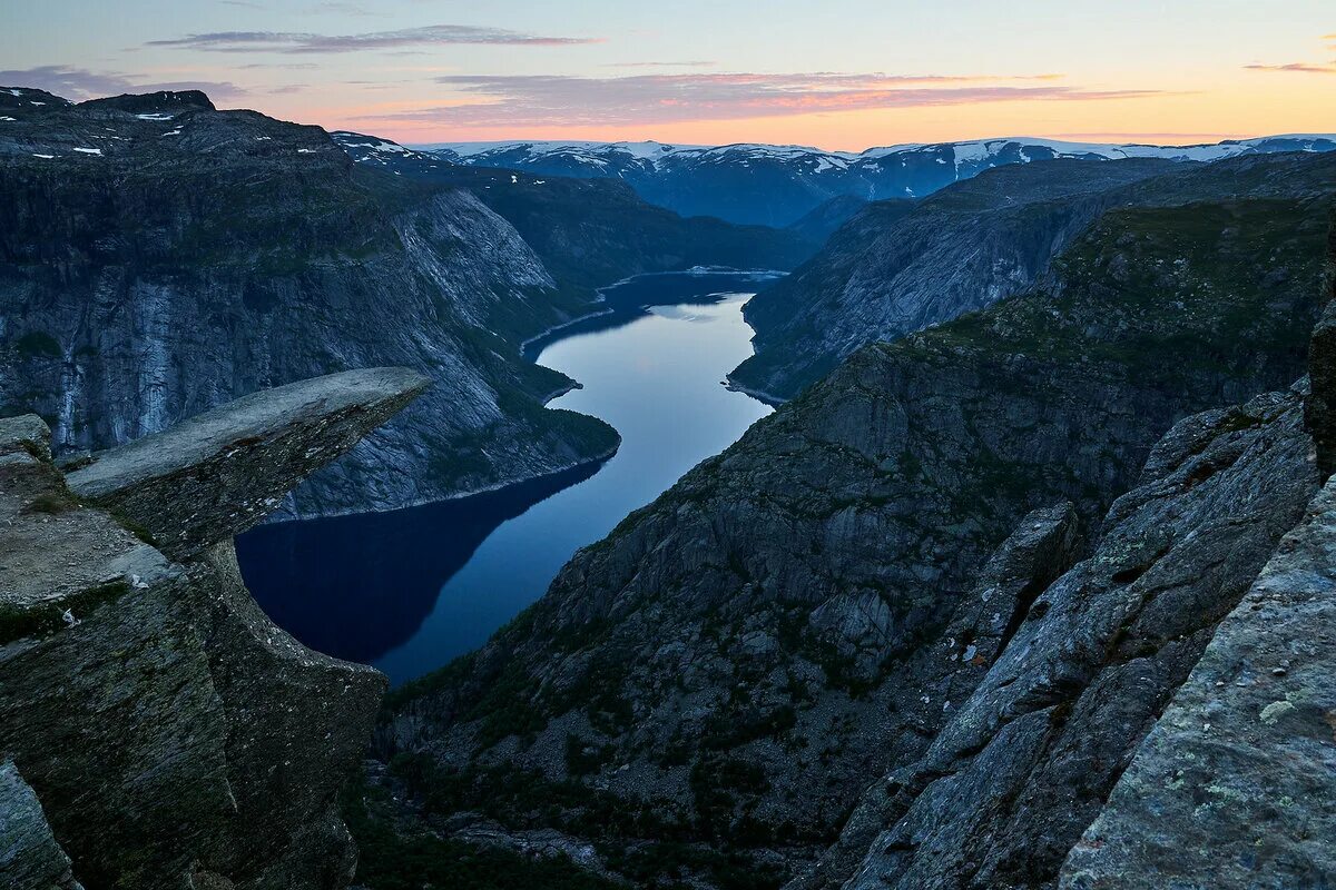 язык тролля норвегия. гора скьеггедаль норвегия. язык тролля где. скала троллтунга (норвегия). язык тролля где.