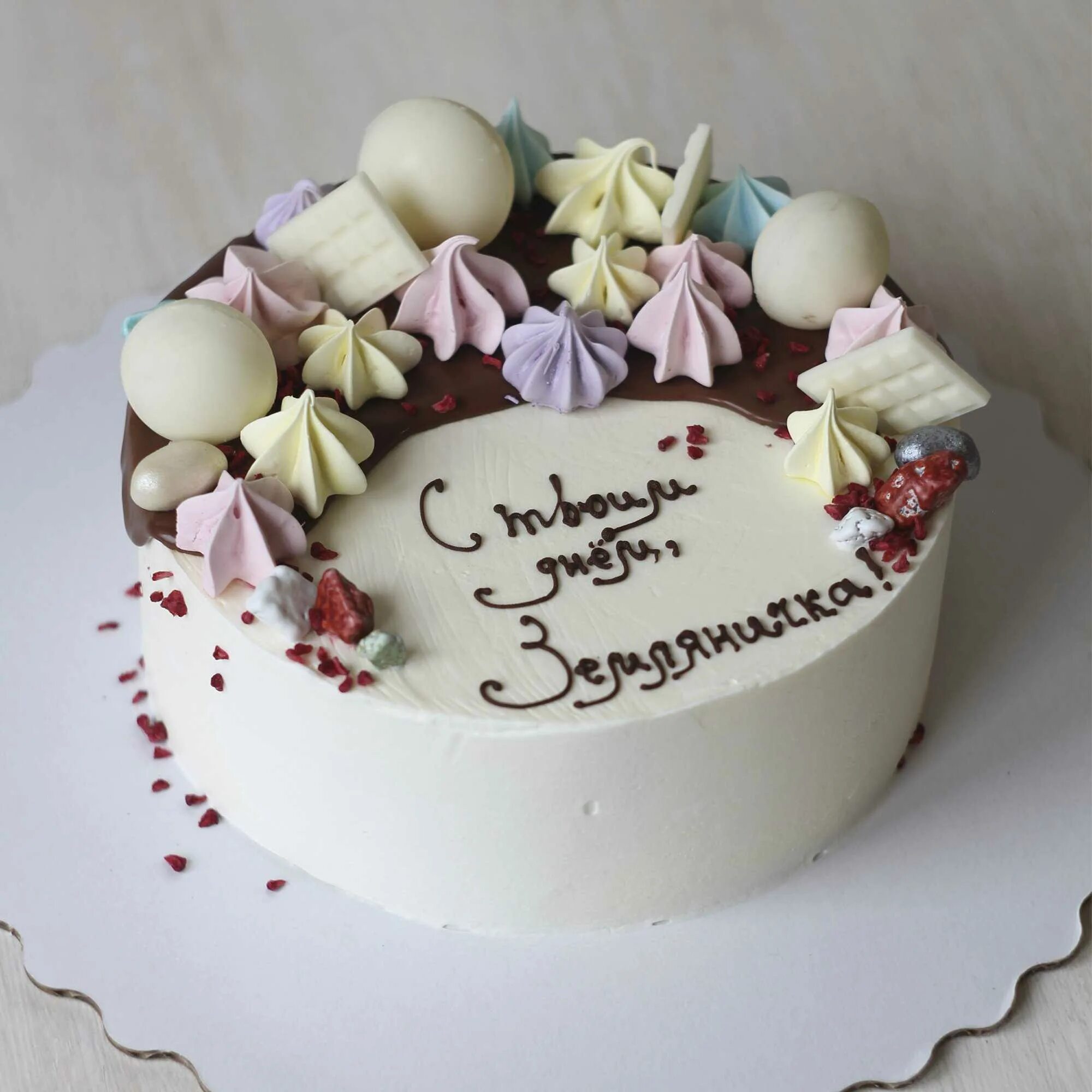 Yum a vanilla and chocolate layer cake with chocolate drips and my favourite Pin