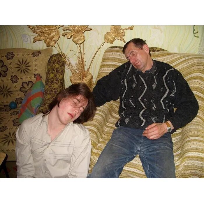 Семейка алкашей. Спасите меня от америки. Дети в семье алкоголиков. Семья алкоголиков. Семья алкоголиков.