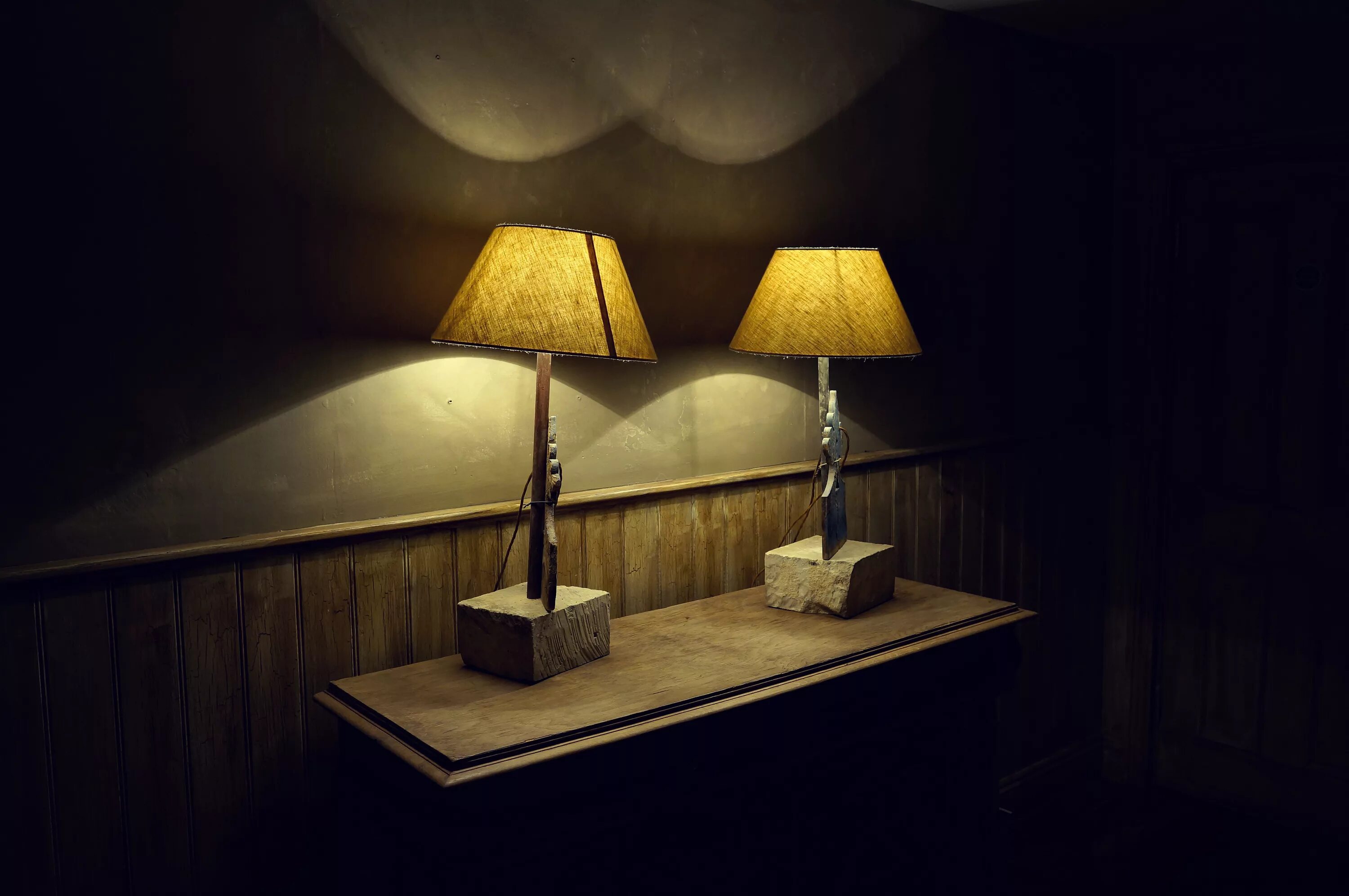 Зажги настольную. Допрос с лампой. Зелёная лампа александр грин книга. Натюрморт с настольной лампой. Огоньки памяти для детей.