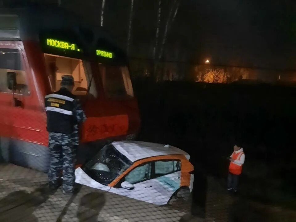Столкновение бедный
