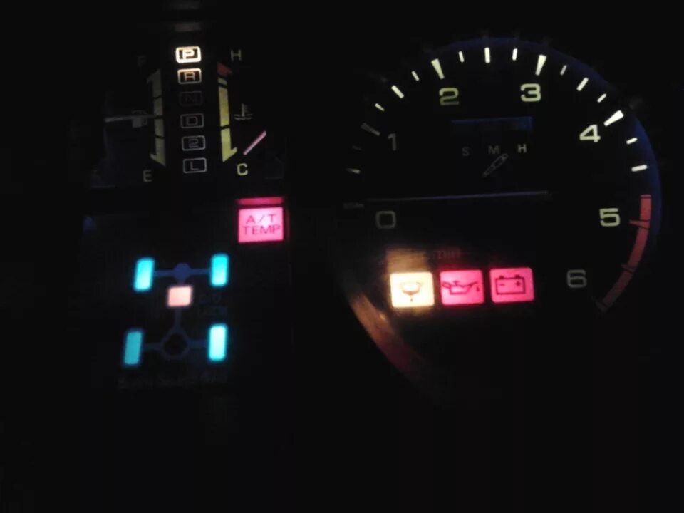 Audi 80 индикатор подсоса. Индикаторы на приборку ауди 80. Лампа свечи накаливания на панели. Индикатор свечей накаливания на приборной панели л200. Постоянно горит лампа накала.
