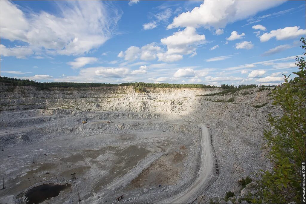 Исетский гранит месторождение. Верх исетский карьер. Карьер исеть гранитный. Исетский щебеночный завод. Карьер исеть гранитный.