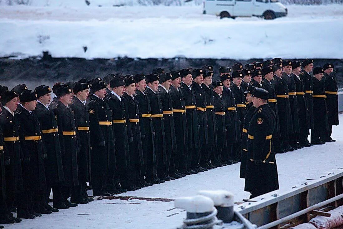 Военный моряк подводник. Подводники Северного флота Гаджиево. Моряки подводники Северного флота. Северный флот Гаджиево 1998. ВМБ Гаджиево.