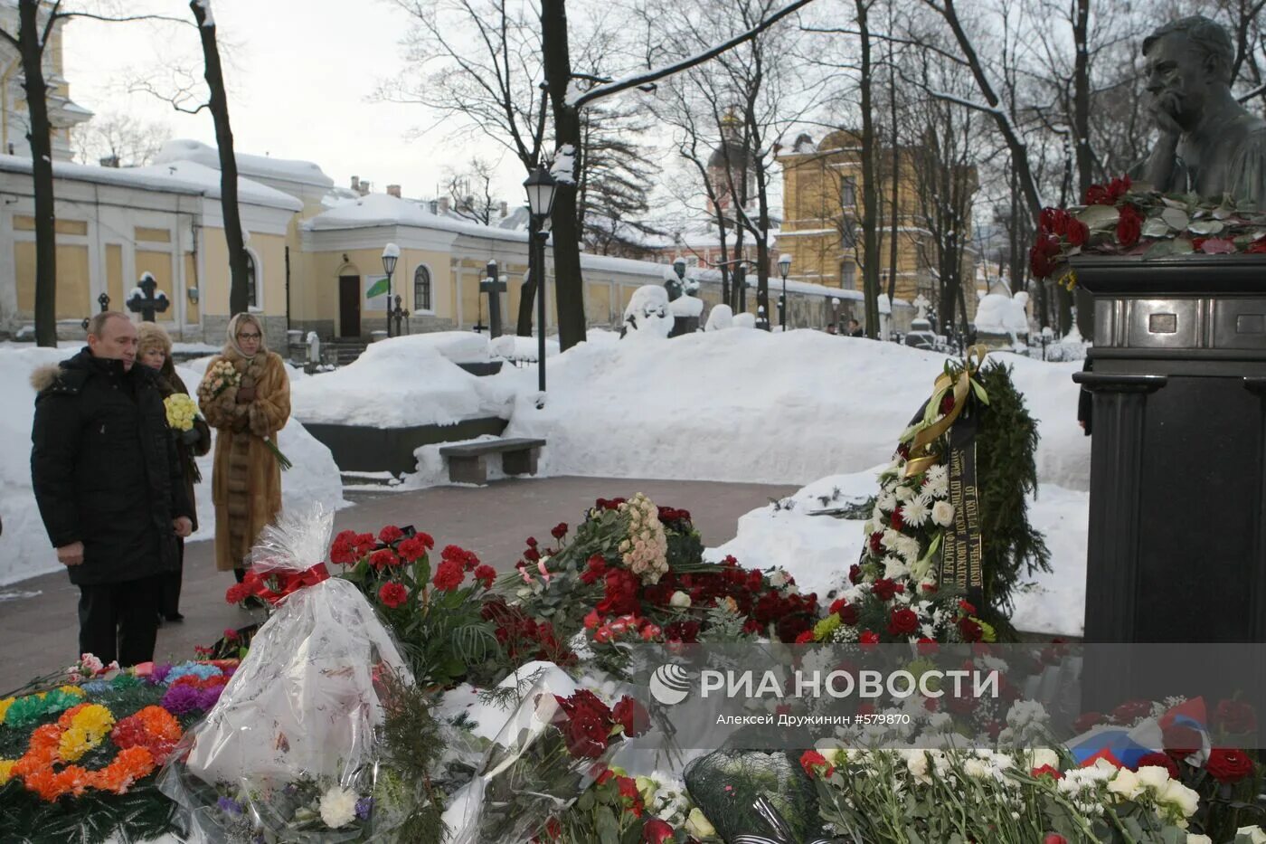 Февраля 19 года. Могила Анатолия Собчака в Санкт-Петербурге. Александро Невская Лавра могила Собчака. Могила Анатолия Собчака.