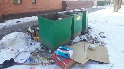 Возле мусорного бака