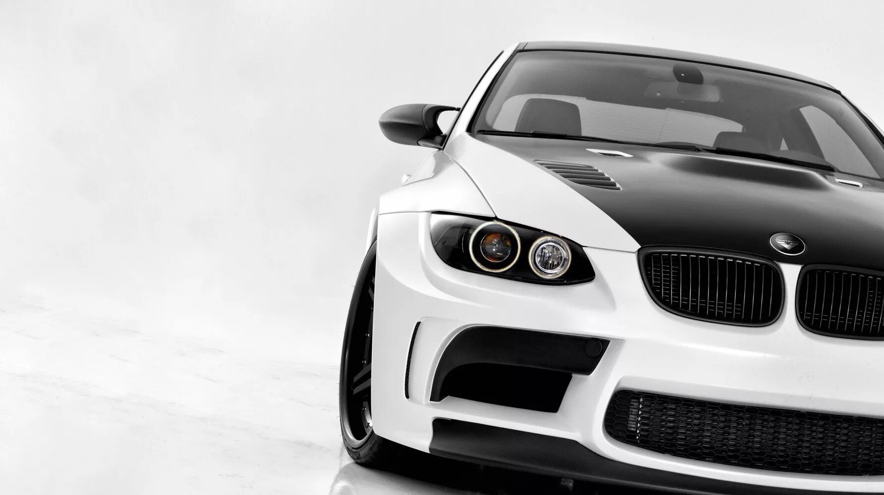 Bmw limited. BMW m3 e92. BMW m3 белая. BMW m3 e92 Black and White. BMW e92 m Black.