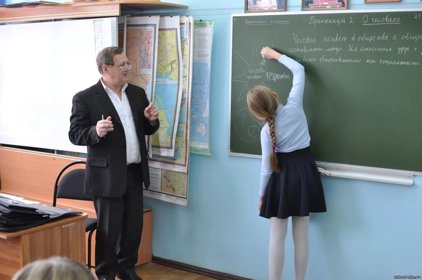 Учительница истории. Учительница по истории. Учитель истории. Учительница обществознания. Учитель истории.