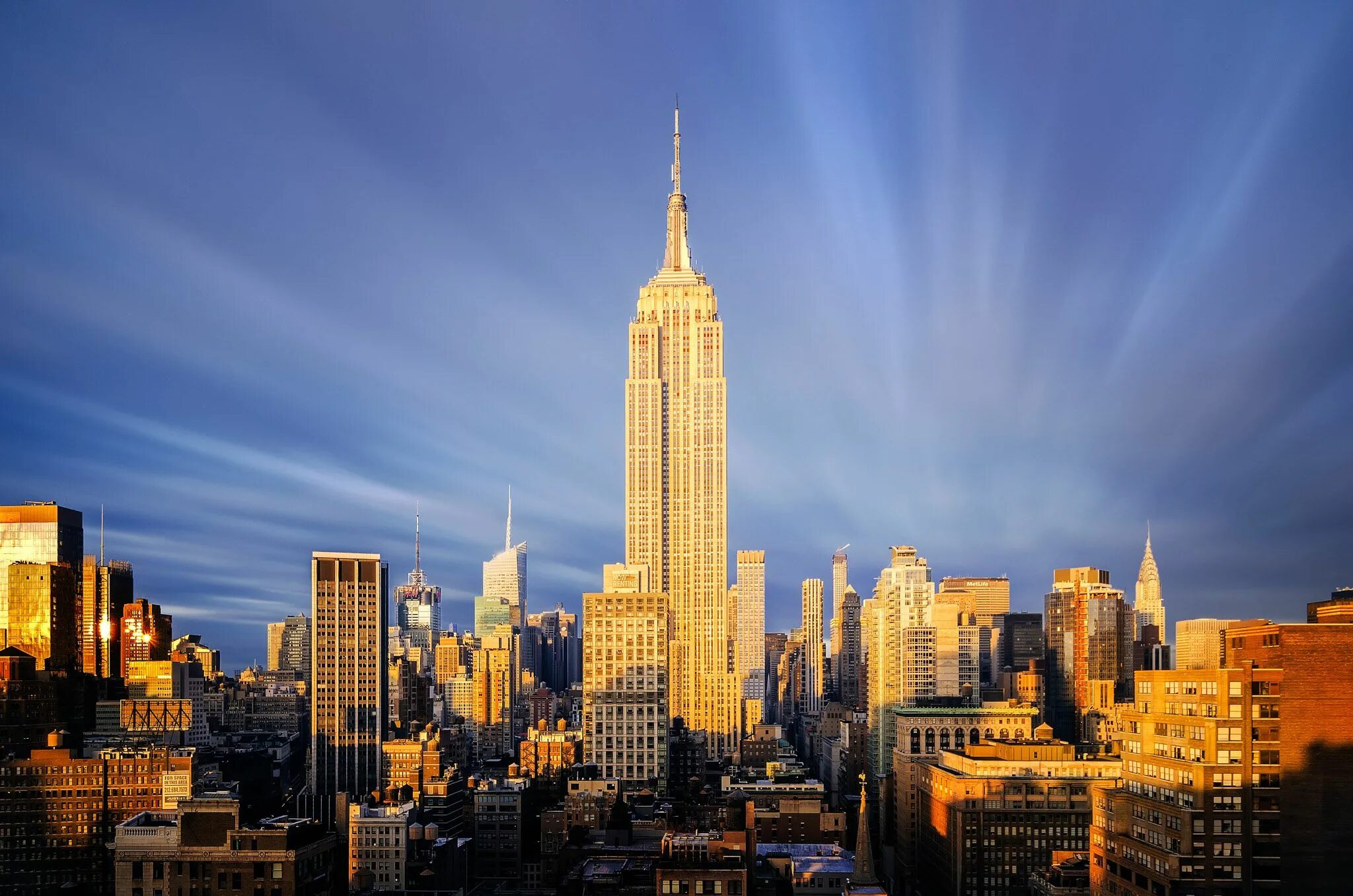 Небоскреб крайслер-билдинг в нью-йорке. York chrysler. Chrysler building в нью-йорке. Здание крайслер билдинг нью-йорк сша. Башня крайслер в нью-йорке.