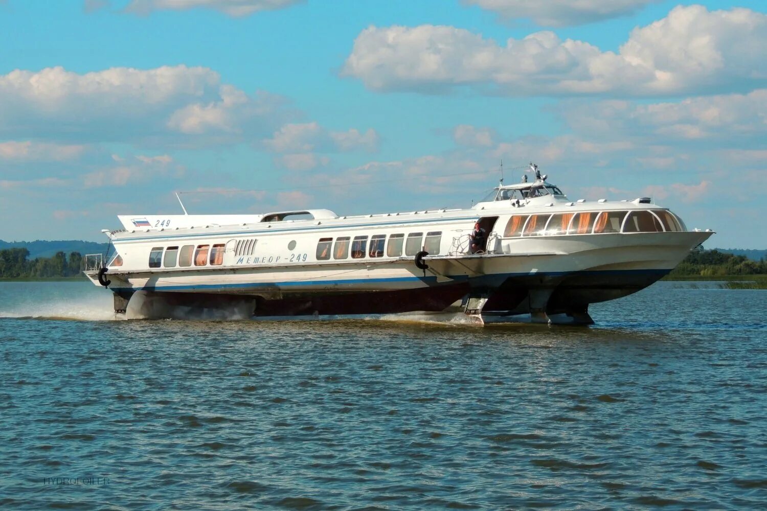 Лодка метеор. Спк комета ссср катер. речной катер метеор. метеор теплоход. ракета комета метеор.