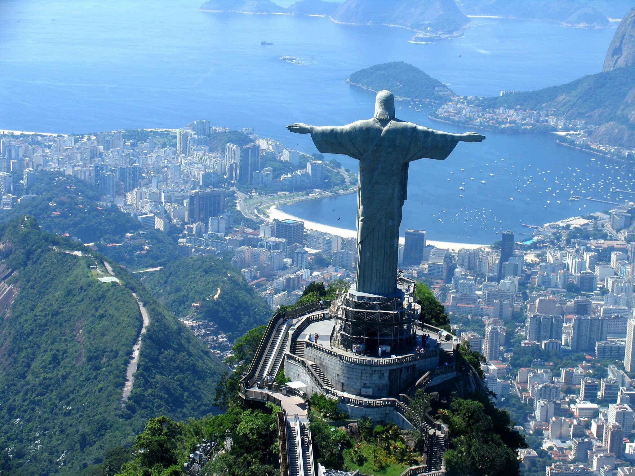 Статуя иисуса в рио де жанейро. Пан-ди-асукар бразилия. Рио-де-жанейро (город в бразилии). Гора сахарная голова бразилия. Достопримечательности рио-де-жанейро бразилия.