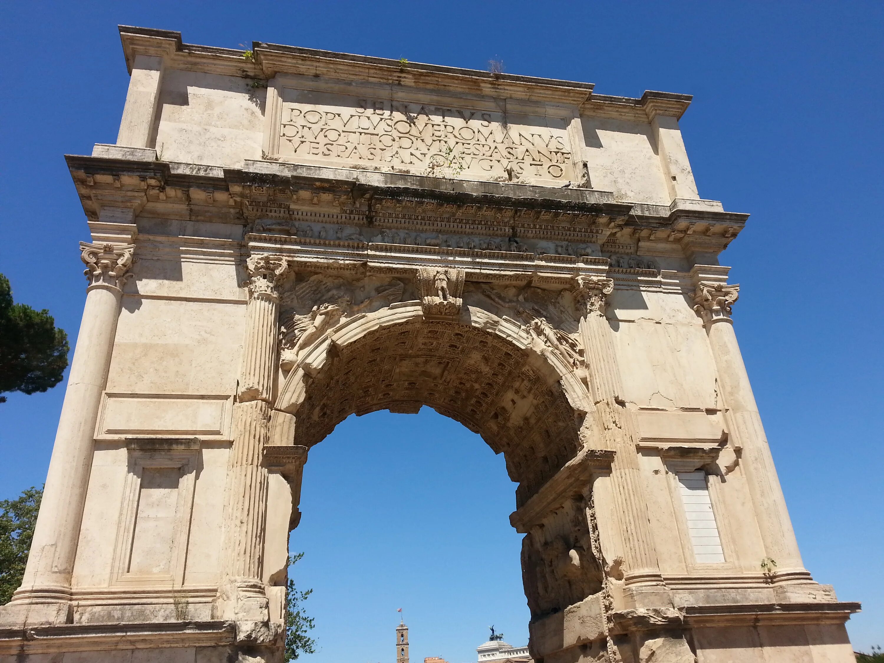 Трёхцентровая арка. Арка августа в сегузионе. Триумфальная арка тата. Арка ксетифона. Первые арки.