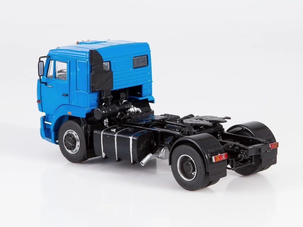Камаз 5460 1 43 дальнобойщики. Модель камаз 5460. Масштаб 1 43 камаз 5460. Камаз-5460 седельный тягач 1-43. Камаз 6460 желтый.