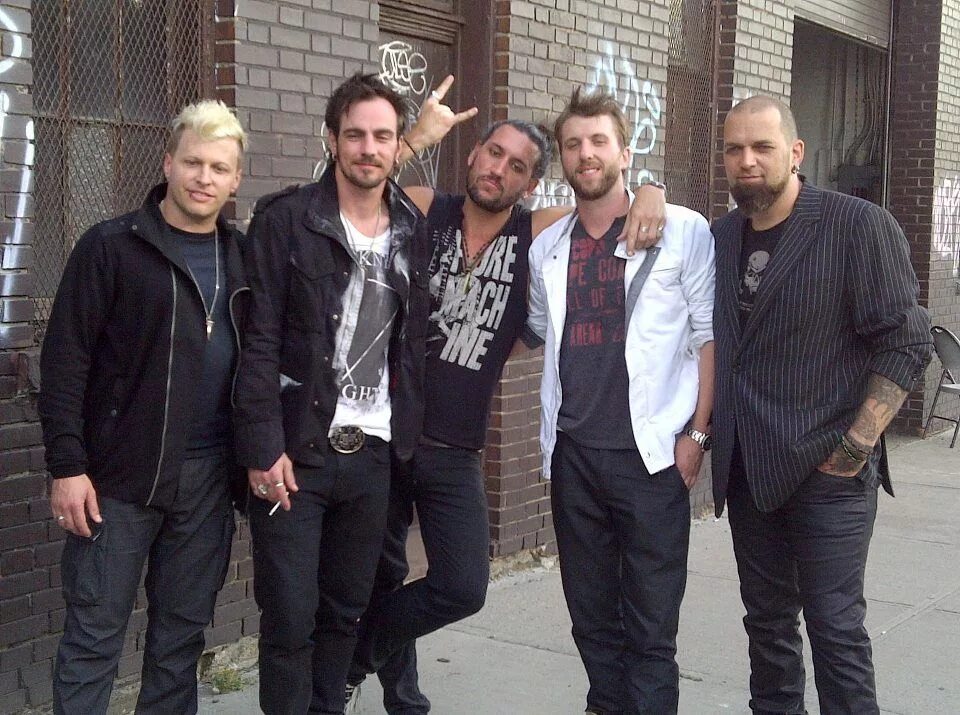Lifetime three days. Группа three days grace. three days grace 1997. three days grace рок группа. three days grace адама гонтье.