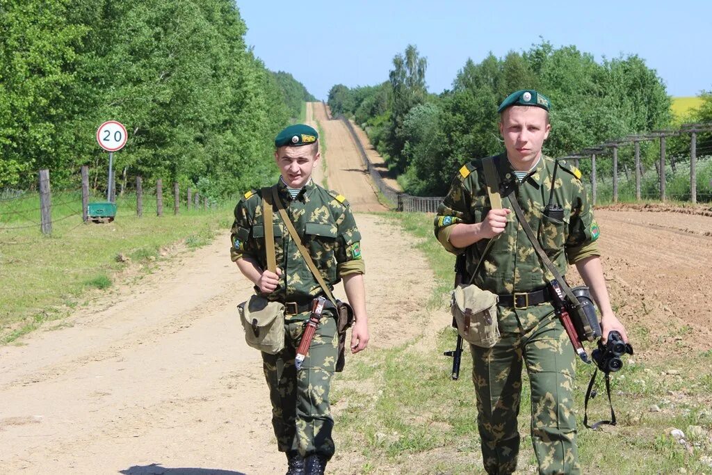 Служба рб. Пограничники срочники. пограничные войска срочная служба. разгрузка пограничника. погранвойска срочная служба.