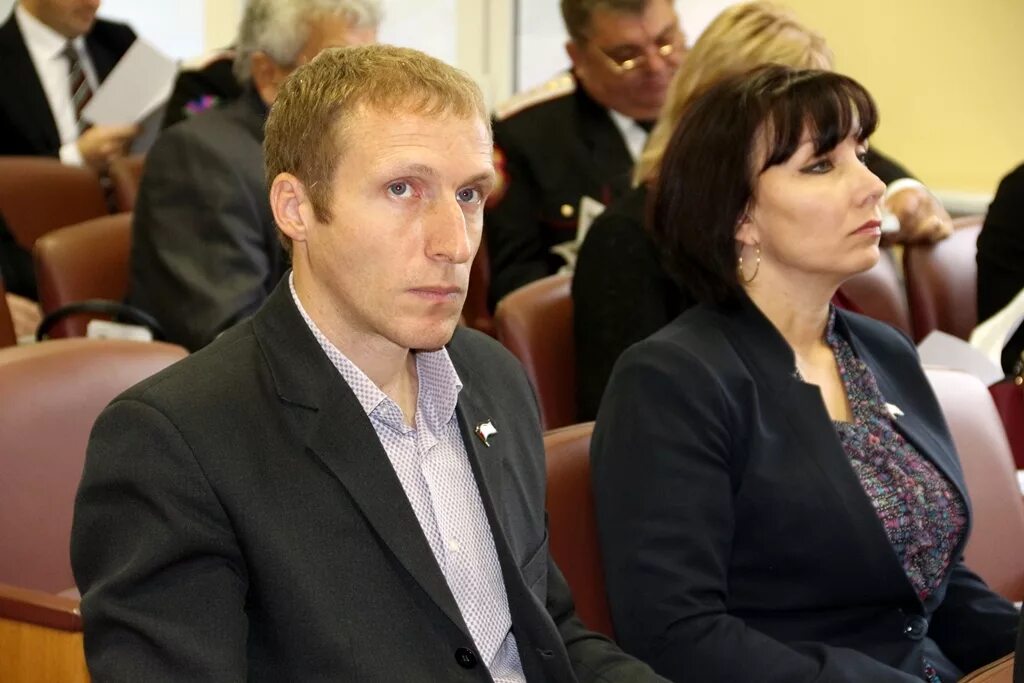 Депутаты гордумы кирова фото. Администрация городского округа первоуральск. Депутаты костромы фото. Депутаты утвердили бюджет. Кировский депутат.