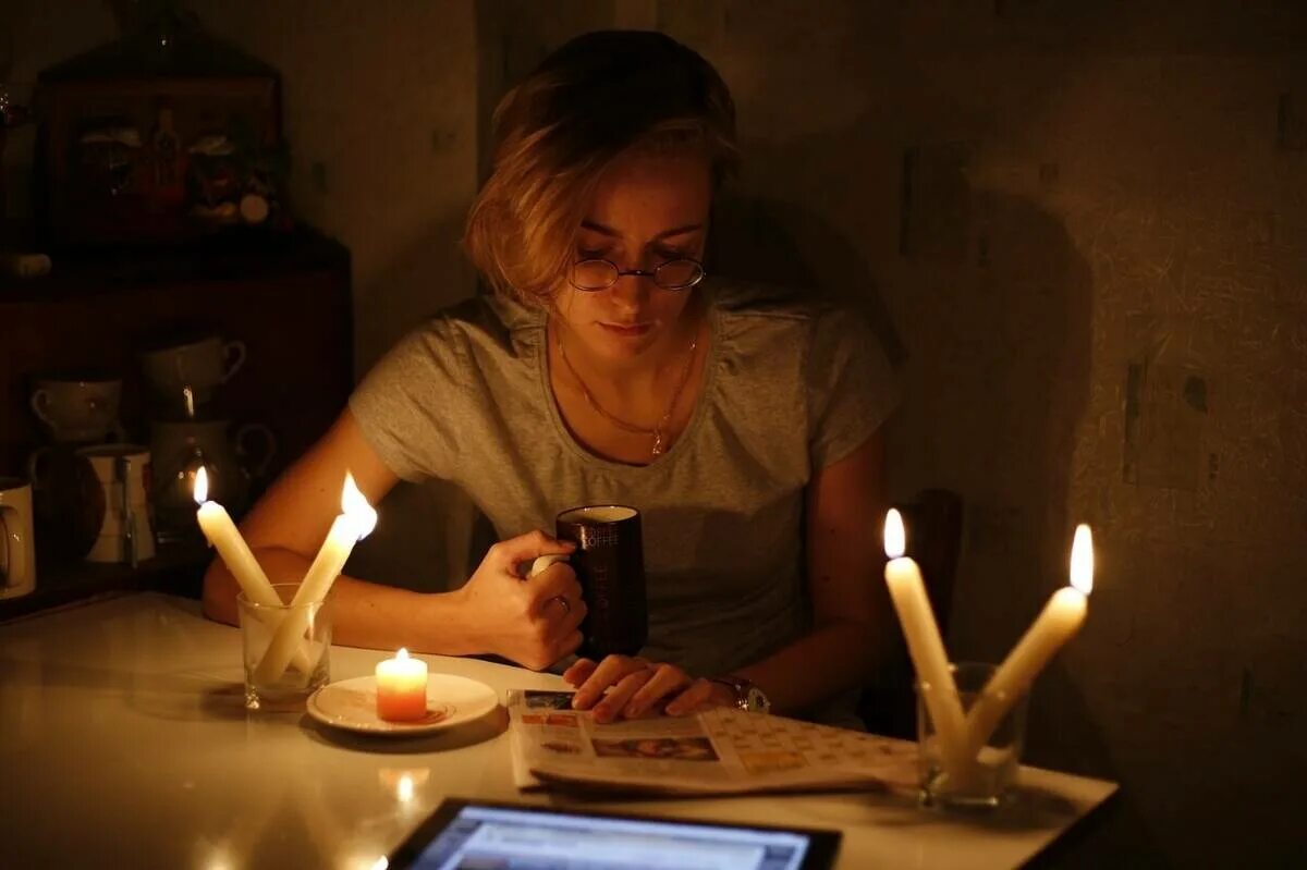 Аварийное отключение электроэнергии. Without electricity. Without electricity. Свет без электричества. Люди без электричества.