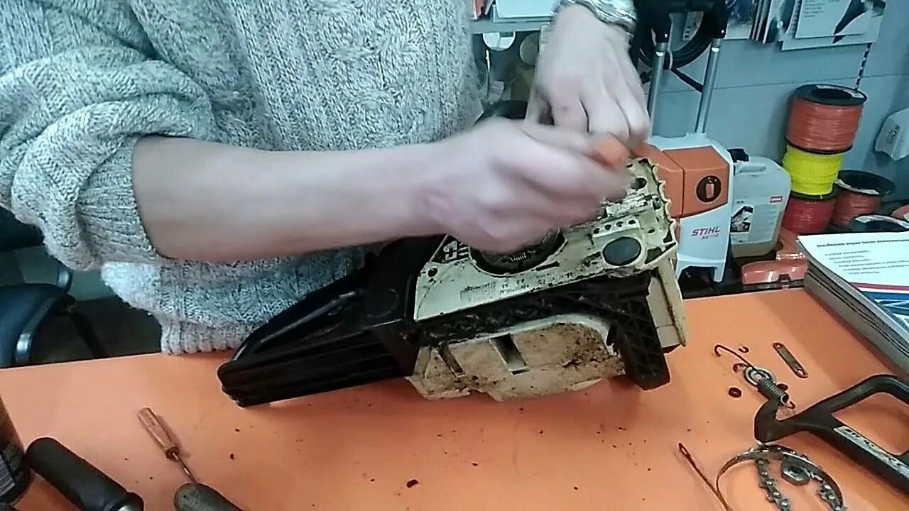Как снять ручку штиль. Ручка газа штиль 180 в разборе. тормоз stihl ms-170  ms-180. тормоз штиль 250. штиль 180 сборка ручки газа.