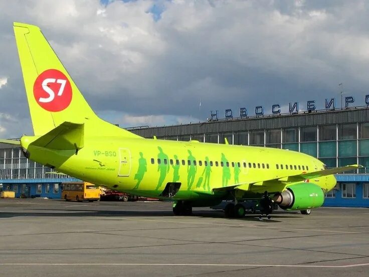 Самолет новосибирск s s7. Аэропорт новосибирск с иллюминатора. S7 чита новосибирск. Самолет сибирь s7. Вид из самолета на новосибирск.