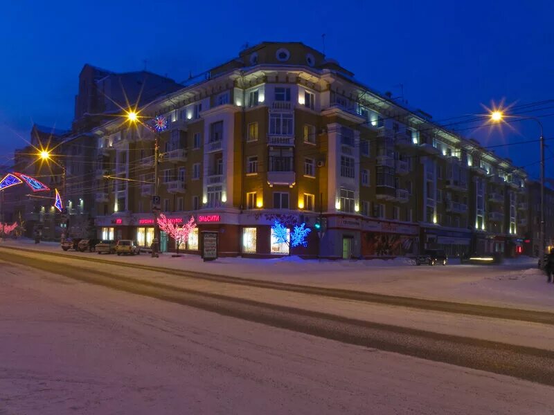 вечерний красноярск проспект мира. дом офицеров красноярск вечером. вечерний красноярск фото. английский клуб красноярск вечером. красноярск фото улиц.