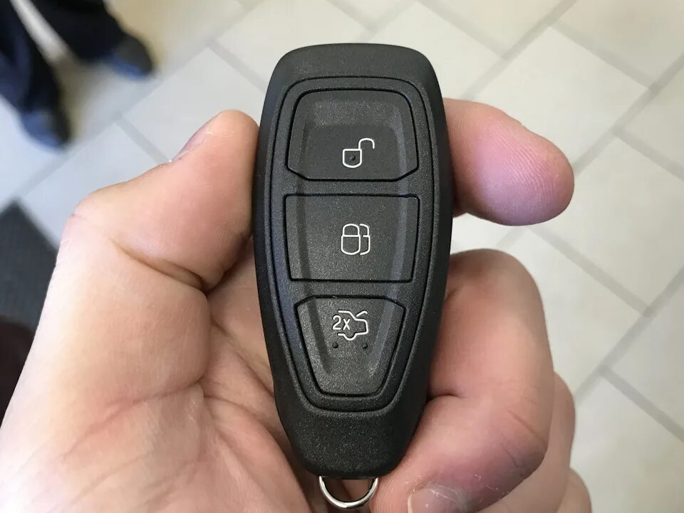Автозапуск без ключа. Ключ бесключевой фокус 3. Ключ Ford Focus с автозапуском. Ключ автозапуском на Форд Куга 2. Ключ с автозапуском для Форд фокус 4.