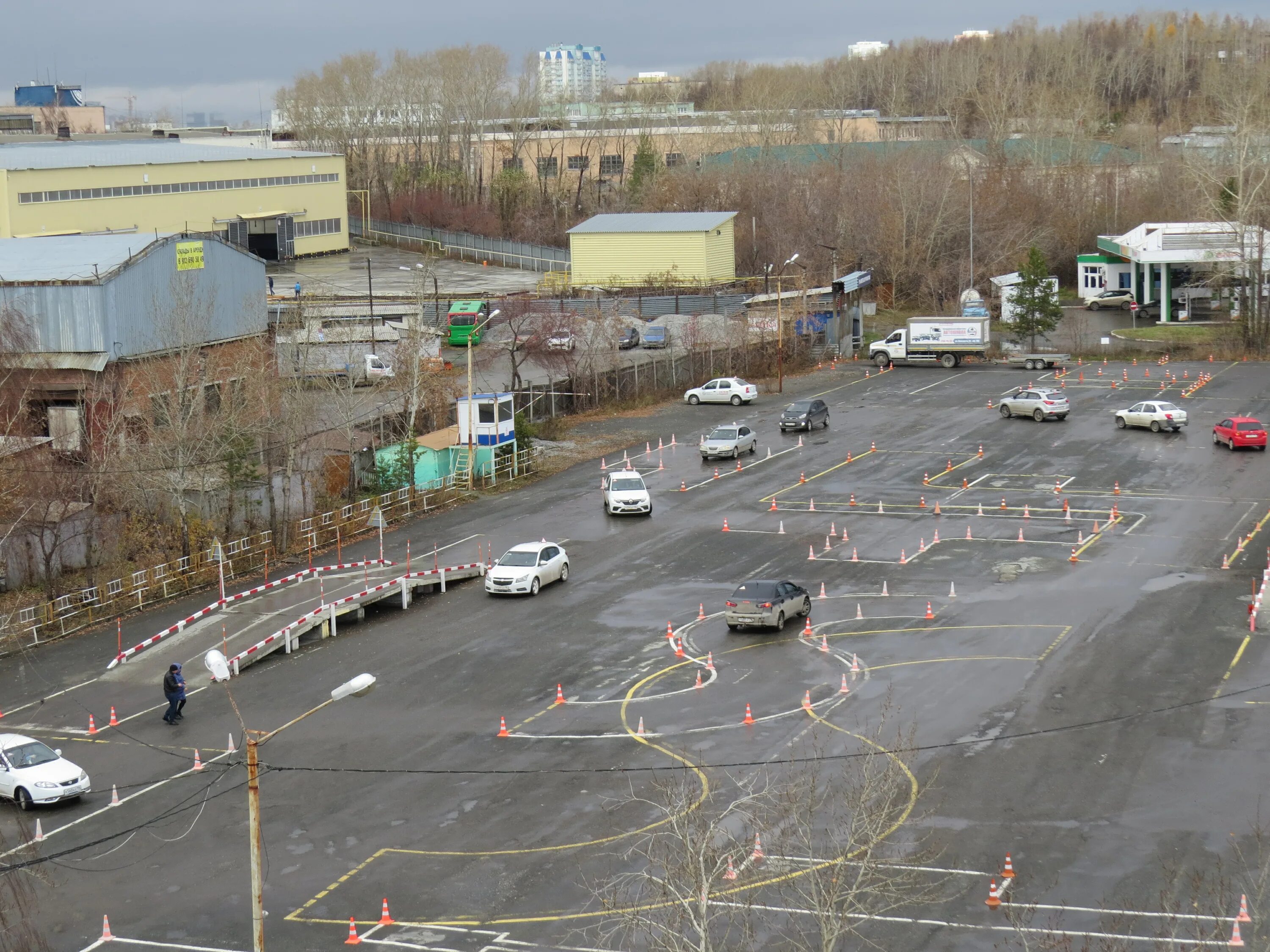 Автошкола на походной 84 в Екатеринбурге. ВОА автошкола Екатеринбург. Свердловская автошкола автодром. ВОА автошкола Екатеринбург походная.