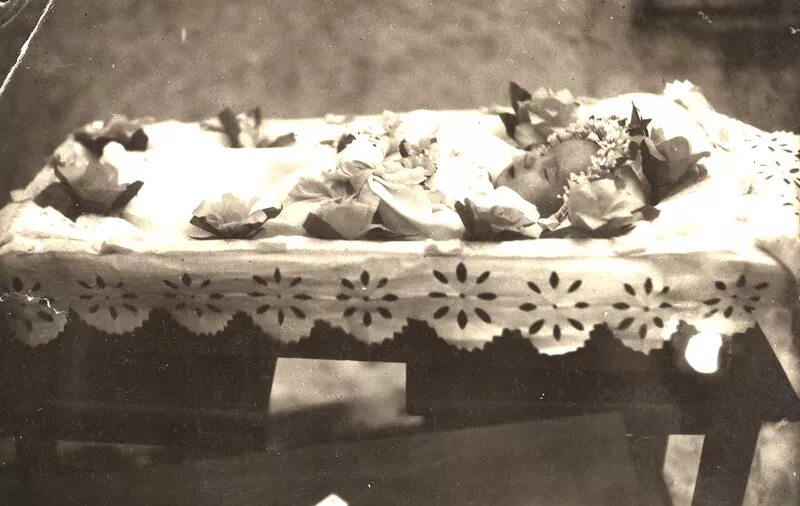 почему незамужних девушек хоронят