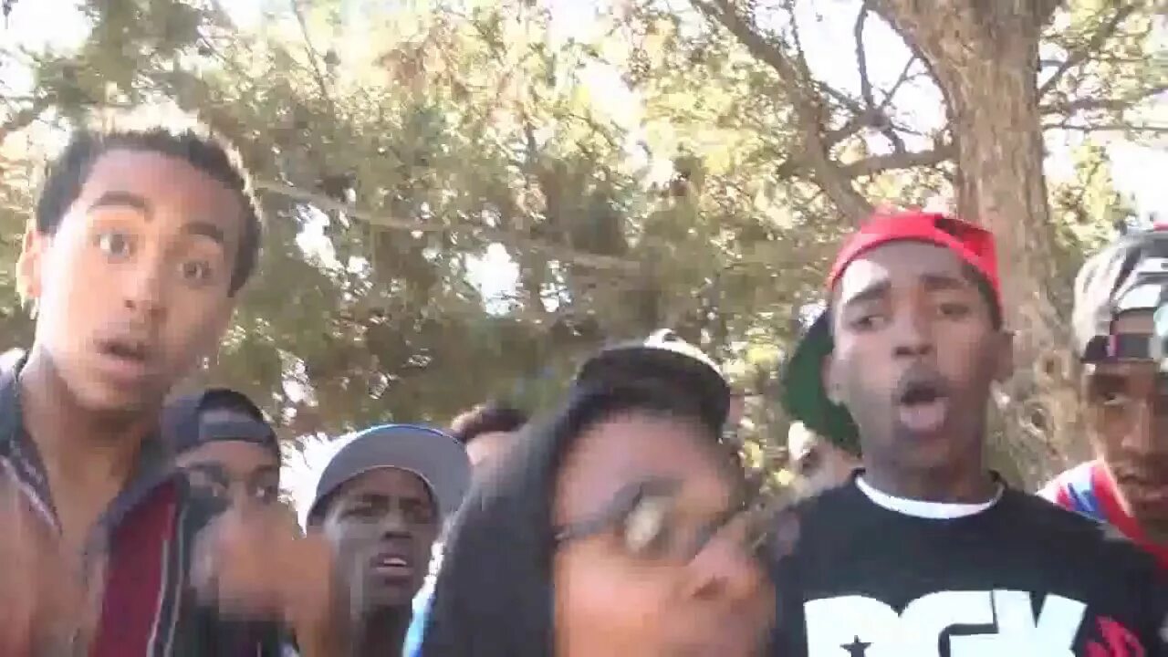 Толпа негров мем. Толпа негров мем. Негр радуется. Supa hot fire мем гиф. Нигеры респект.