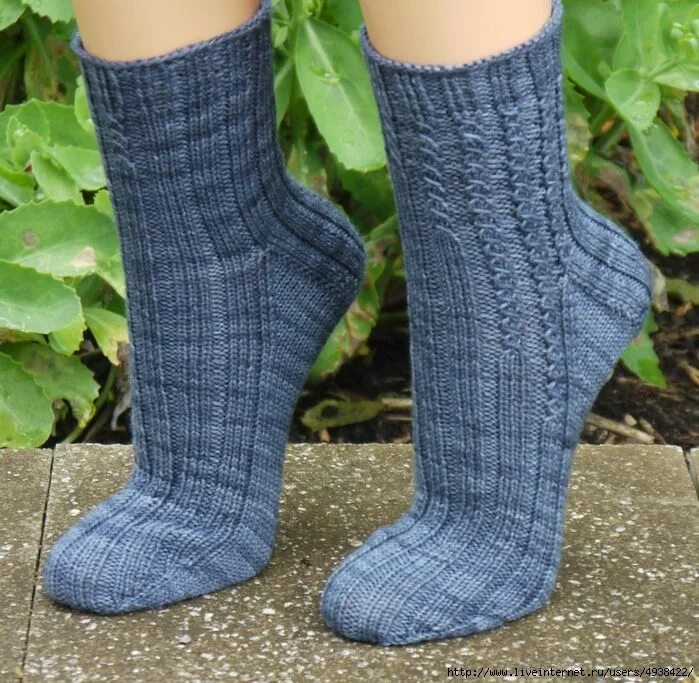 Носки спицами новые модели. Вязаные носки. Вязаные носки женские. Серые носки спицами. Оригинальные носки спицами.